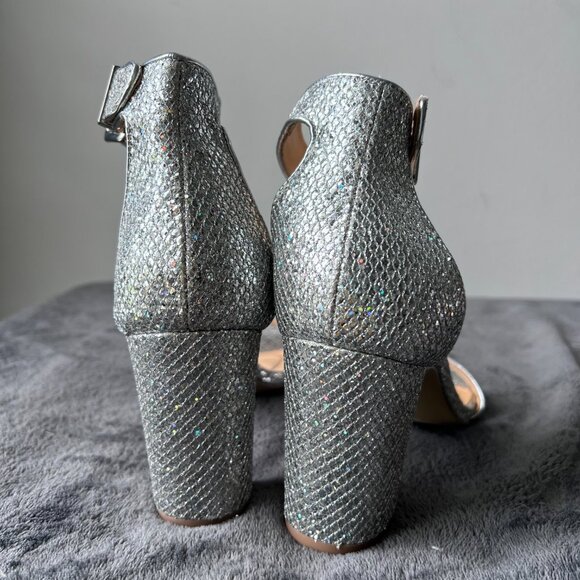 Badgley Mischka American Glamour Silver Heel in Size 8.5 - Picture 5 of 7